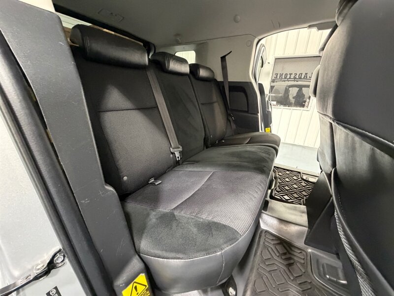 2008 Toyota FJ Cruiser Sport Utility 4X4 V6 / LIFTED / Backup Camera /Heated Seats - Photo 12 - Gladstone, OR 97027