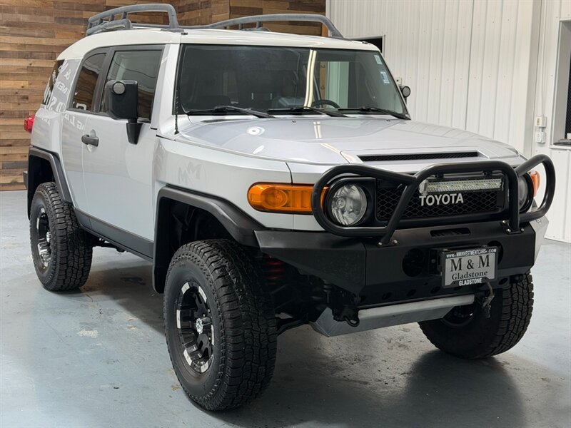 2008 Toyota FJ Cruiser Sport Utility 4X4 V6 / LIFTED / Backup Camera /Heated Seats - Photo 2 - Gladstone, OR 97027