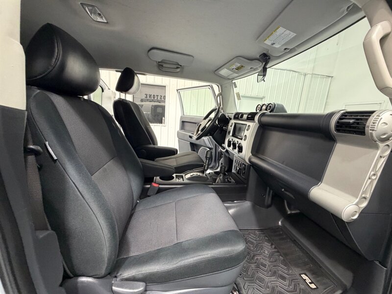 2008 Toyota FJ Cruiser Sport Utility 4X4 V6 / LIFTED / Backup Camera /Heated Seats - Photo 13 - Gladstone, OR 97027