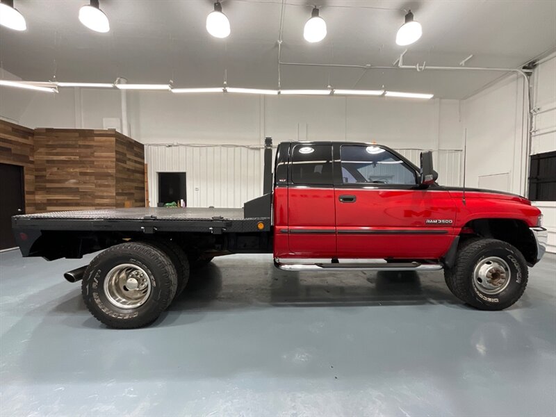 1998 Dodge Ram 3500 Laramie SLT 4X4 / 5.9L DIESEL / DUALLY / FLAT BED  / ZERO RUST / ONLY 119K MILES - Photo 4 - Gladstone, OR 97027