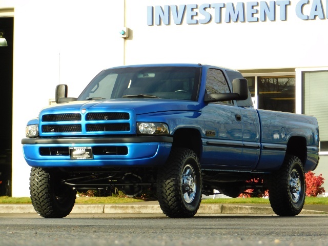 1999 Dodge Ram 2500 4X4 / 5.9 L CUMMINS DIESEL / Long Bed / LIFTED