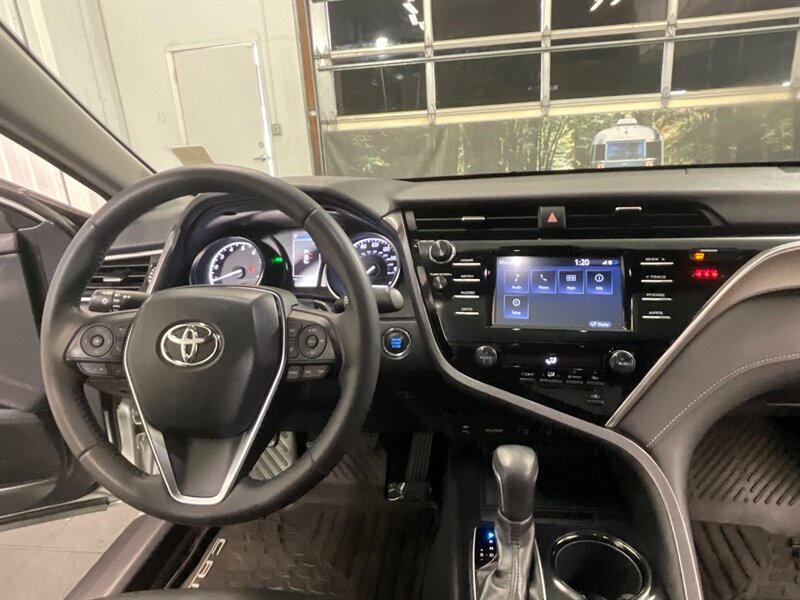 2018 Toyota Camry   - Photo 19 - Gladstone, OR 97027