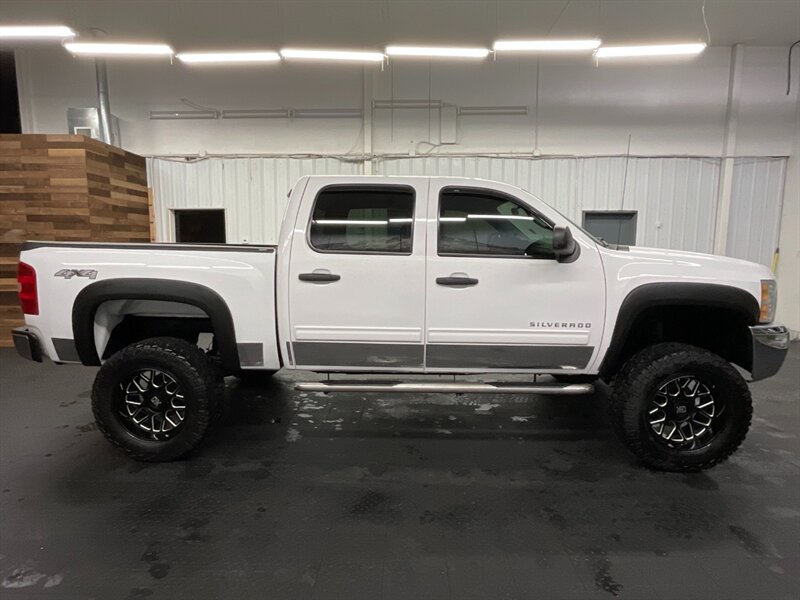 2012 Chevrolet Silverado 1500 LT Crew Cab 4X4 / 5.3L V8 / LIFTED LIFTED  35 " MUD TIRES & 20 " XD WHEELS / SHARP & CLEAN !! - Photo 4 - Gladstone, OR 97027