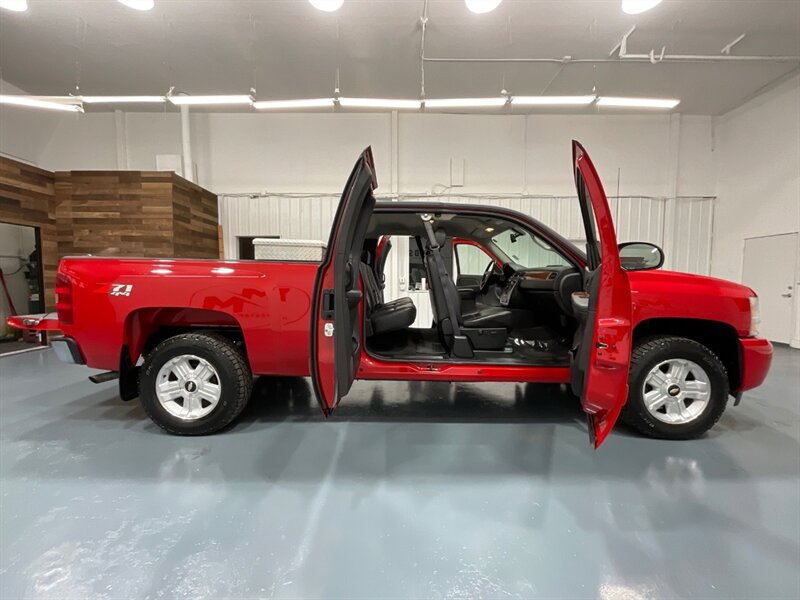 2007 Chevrolet Silverado 1500 LTZ LTZ 4dr Extended Cab 4X4 / 1-OWNER / Z71 OFFRD  / Leather Heated Seats - Photo 6 - Gladstone, OR 97027