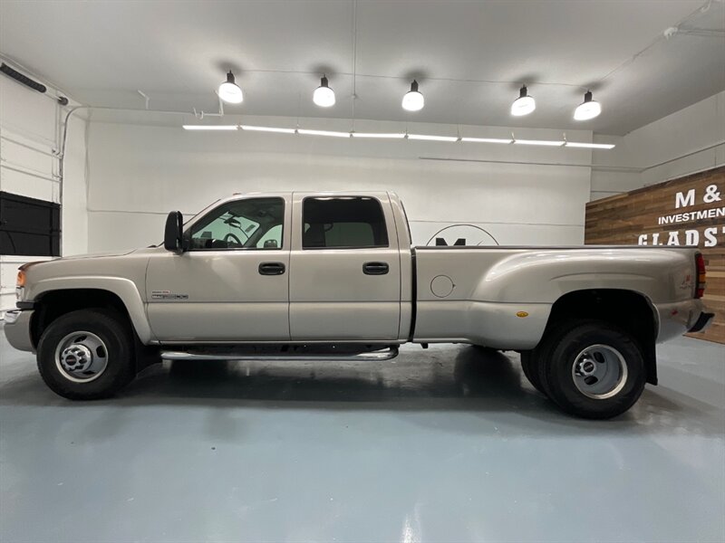 2006 GMC Sierra 3500 SLT Crew Cab 4X4 / 6.6L DURAMAX DIESEL / DUALLY  / Leather Heated Seats / BRAND NEW TIRES / ZERO RUST - Photo 3 - Gladstone, OR 97027