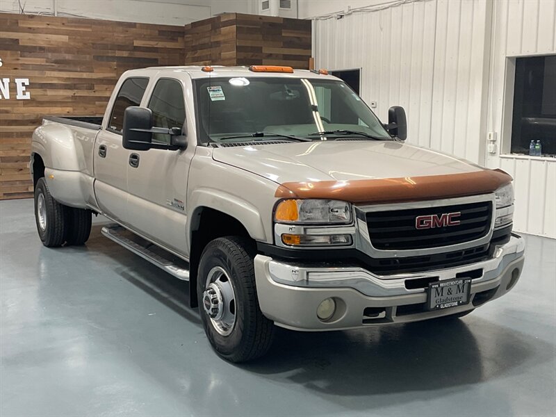 2006 GMC Sierra 3500 SLT Crew Cab 4X4 / 6.6L DURAMAX DIESEL / DUALLY  / Leather Heated Seats / BRAND NEW TIRES / ZERO RUST - Photo 60 - Gladstone, OR 97027