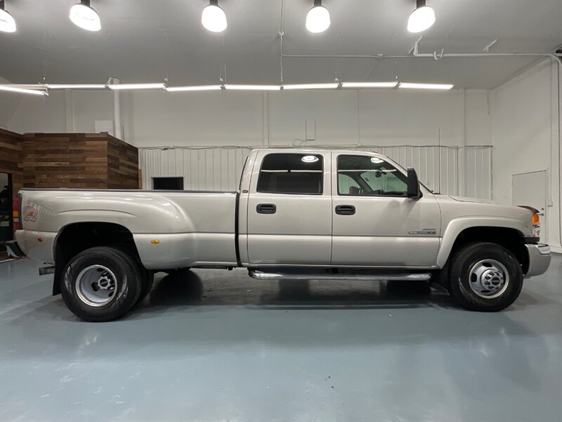 2006 GMC Sierra 3500 SLT Crew Cab 4X4 / 6.6L DURAMAX DIESEL / DUALLY  / Leather Heated Seats / BRAND NEW TIRES / ZERO RUST - Photo 4 - Gladstone, OR 97027