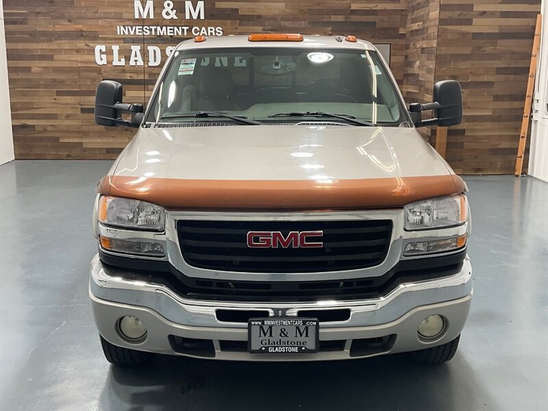 2006 GMC Sierra 3500 SLT Crew Cab 4X4 / 6.6L DURAMAX DIESEL / DUALLY  / Leather Heated Seats / BRAND NEW TIRES / ZERO RUST - Photo 5 - Gladstone, OR 97027