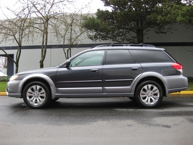 2009 Subaru Outback 2.5i Limited / AWD/ Leather/ Moonroof   - Photo 2 - Portland, OR 97217