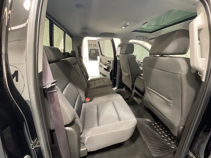 2017 Chevrolet Silverado 1500 LT Crew Cab 4X4 / 5.3L V8 / Sunroof / Heated Seats / 6.5FT BED / ZERO RUST - Photo 14 - Gladstone, OR 97027