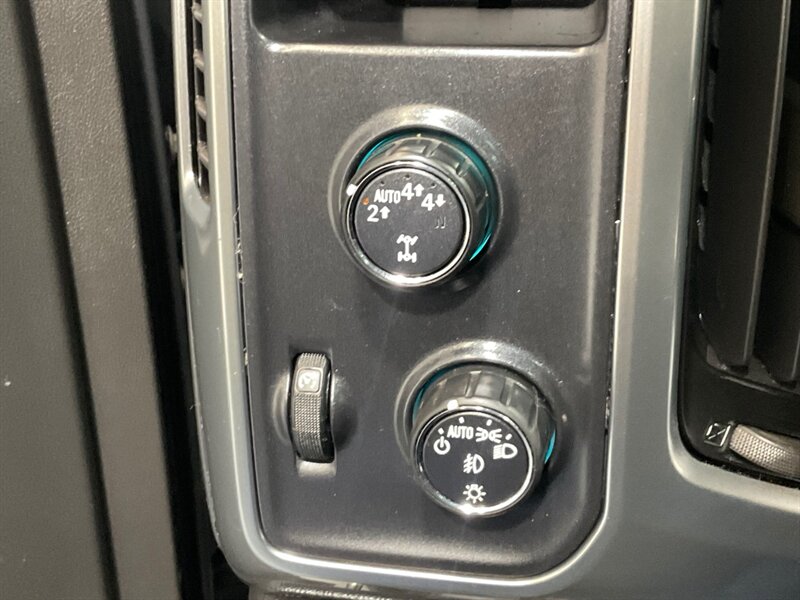 2017 Chevrolet Silverado 1500 LT Crew Cab 4X4 / 5.3L V8 / Sunroof / Heated Seats / 6.5FT BED / ZERO RUST - Photo 21 - Gladstone, OR 97027