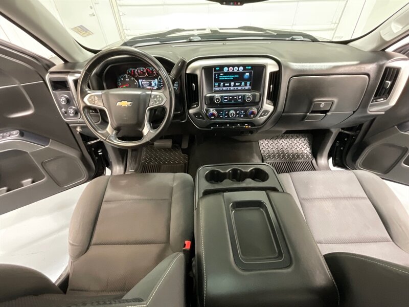2017 Chevrolet Silverado 1500 LT Crew Cab 4X4 / 5.3L V8 / Sunroof / Heated Seats / 6.5FT BED / ZERO RUST - Photo 39 - Gladstone, OR 97027