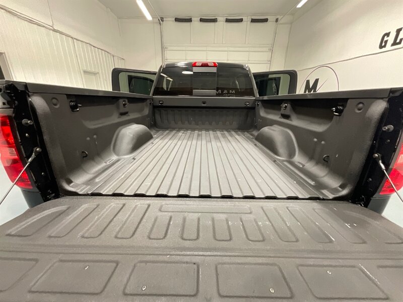 2017 Chevrolet Silverado 1500 LT Crew Cab 4X4 / 5.3L V8 / Sunroof / Heated Seats / 6.5FT BED / ZERO RUST - Photo 10 - Gladstone, OR 97027