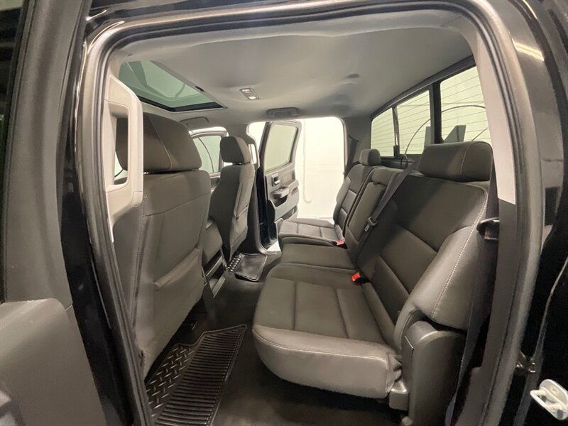 2017 Chevrolet Silverado 1500 LT Crew Cab 4X4 / 5.3L V8 / Sunroof / Heated Seats / 6.5FT BED / ZERO RUST - Photo 13 - Gladstone, OR 97027