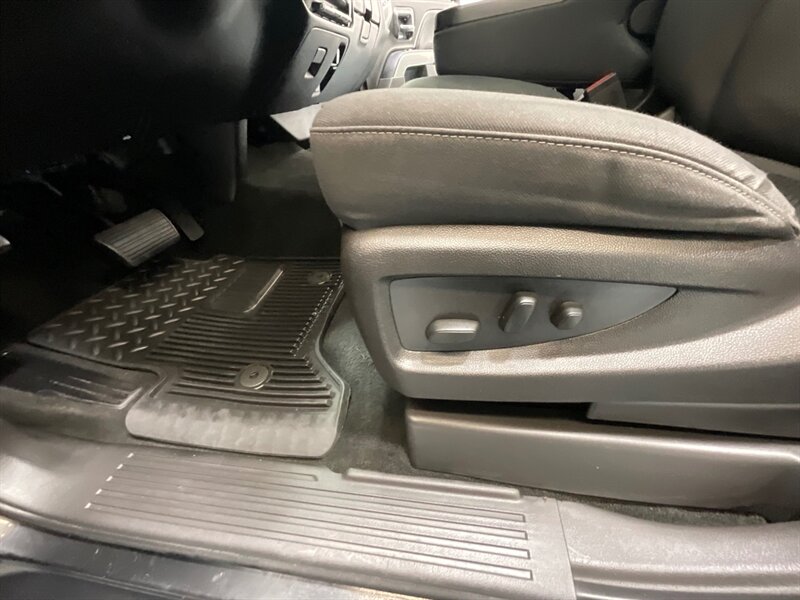 2017 Chevrolet Silverado 1500 LT Crew Cab 4X4 / 5.3L V8 / Sunroof / Heated Seats / 6.5FT BED / ZERO RUST - Photo 35 - Gladstone, OR 97027