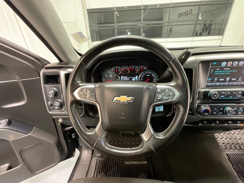 2017 Chevrolet Silverado 1500 LT Crew Cab 4X4 / 5.3L V8 / Sunroof / Heated Seats / 6.5FT BED / ZERO RUST - Photo 16 - Gladstone, OR 97027