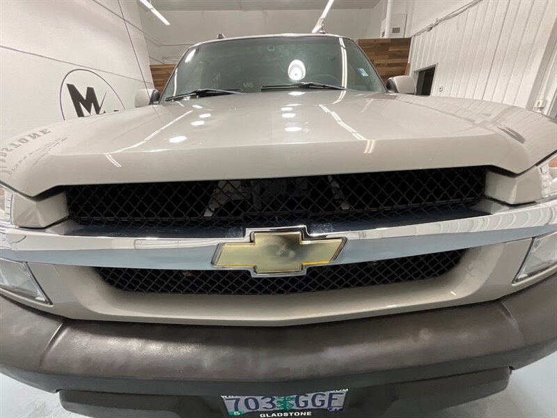 2004 Chevrolet Avalanche 2500 4X4 8.1L V8 / Sport Utility Pickup  / Leather heated Seats / Sunroof / NEW TIRES / ZERO RUST - Photo 30 - Gladstone, OR 97027