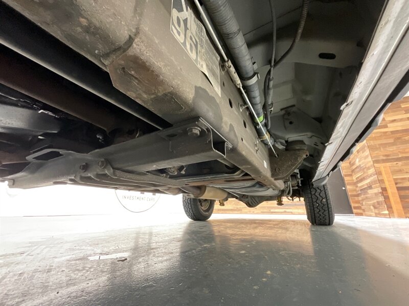 2004 Chevrolet Avalanche 2500 4X4 8.1L V8 / Sport Utility Pickup  / Leather heated Seats / Sunroof / NEW TIRES / ZERO RUST - Photo 47 - Gladstone, OR 97027