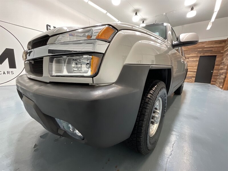 2004 Chevrolet Avalanche 2500 4X4 8.1L V8 / Sport Utility Pickup  / Leather heated Seats / Sunroof / NEW TIRES / ZERO RUST - Photo 53 - Gladstone, OR 97027