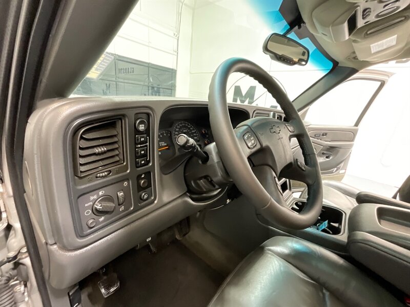 2004 Chevrolet Avalanche 2500 4X4 8.1L V8 / Sport Utility Pickup  / Leather heated Seats / Sunroof / NEW TIRES / ZERO RUST - Photo 37 - Gladstone, OR 97027
