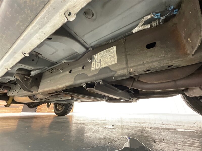 2004 Chevrolet Avalanche 2500 4X4 8.1L V8 / Sport Utility Pickup  / Leather heated Seats / Sunroof / NEW TIRES / ZERO RUST - Photo 48 - Gladstone, OR 97027