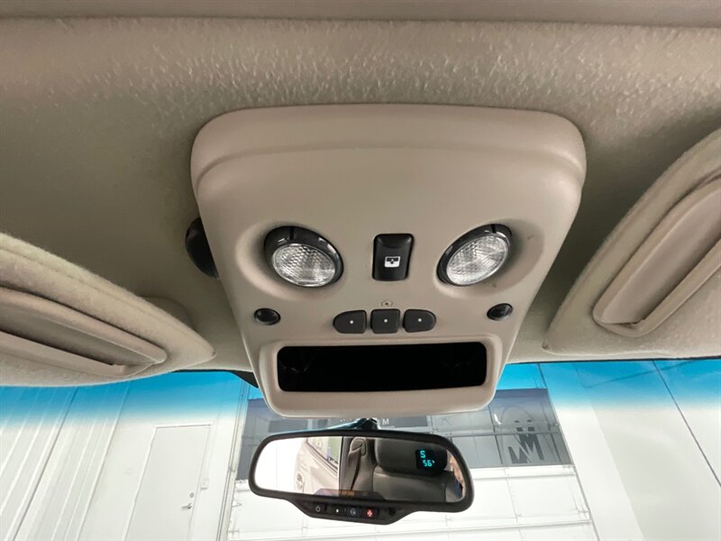 2004 Chevrolet Avalanche 2500 4X4 8.1L V8 / Sport Utility Pickup  / Leather heated Seats / Sunroof / NEW TIRES / ZERO RUST - Photo 40 - Gladstone, OR 97027