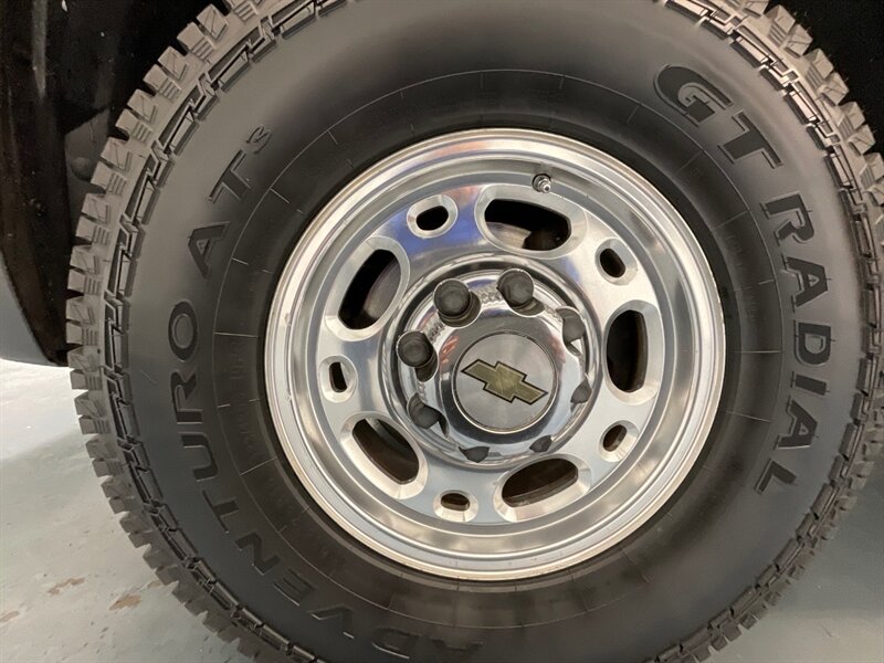 2004 Chevrolet Avalanche 2500 4X4 8.1L V8 / Sport Utility Pickup  / Leather heated Seats / Sunroof / NEW TIRES / ZERO RUST - Photo 45 - Gladstone, OR 97027