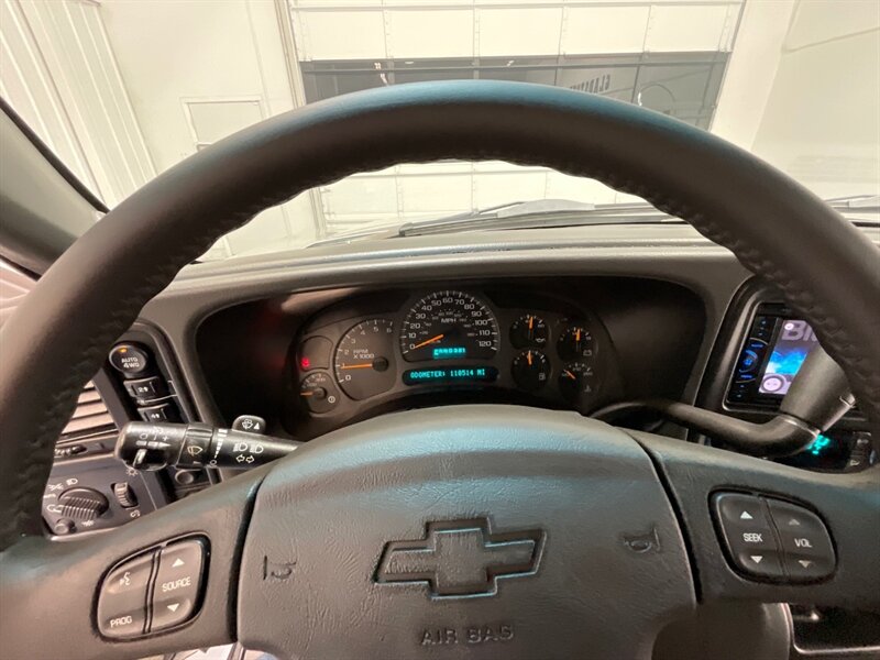 2004 Chevrolet Avalanche 2500 4X4 8.1L V8 / Sport Utility Pickup  / Leather heated Seats / Sunroof / NEW TIRES / ZERO RUST - Photo 43 - Gladstone, OR 97027