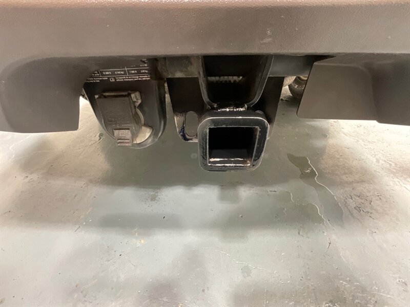 2004 Chevrolet Avalanche 2500 4X4 8.1L V8 / Sport Utility Pickup  / Leather heated Seats / Sunroof / NEW TIRES / ZERO RUST - Photo 22 - Gladstone, OR 97027