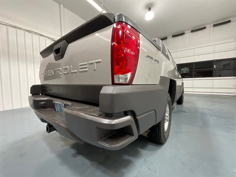 2004 Chevrolet Avalanche 2500 4X4 8.1L V8 / Sport Utility Pickup  / Leather heated Seats / Sunroof / NEW TIRES / ZERO RUST - Photo 55 - Gladstone, OR 97027