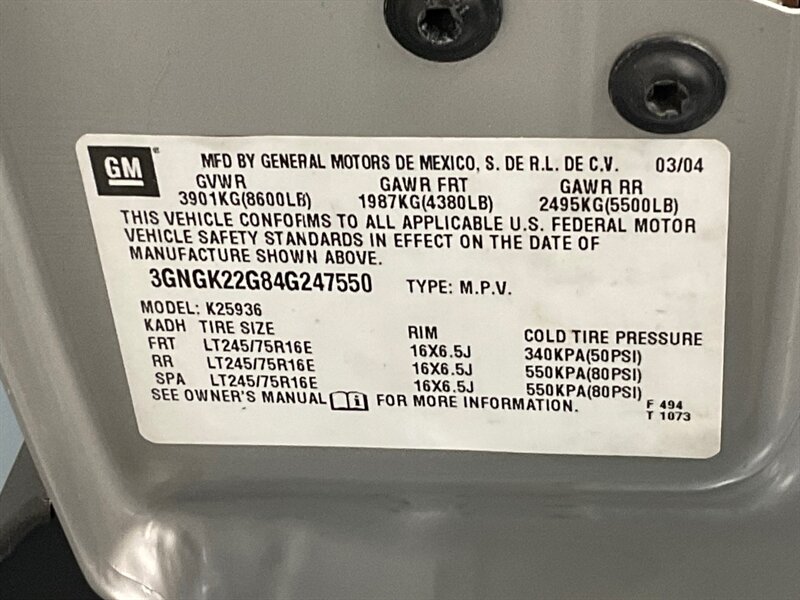 2004 Chevrolet Avalanche 2500 4X4 8.1L V8 / Sport Utility Pickup  / Leather heated Seats / Sunroof / NEW TIRES / ZERO RUST - Photo 50 - Gladstone, OR 97027