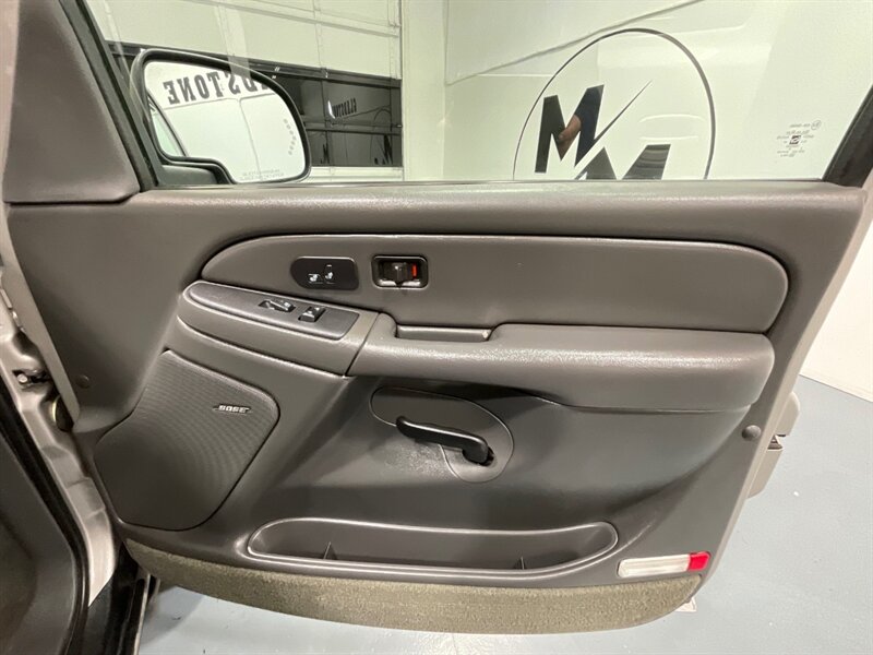 2004 Chevrolet Avalanche 2500 4X4 8.1L V8 / Sport Utility Pickup  / Leather heated Seats / Sunroof / NEW TIRES / ZERO RUST - Photo 34 - Gladstone, OR 97027