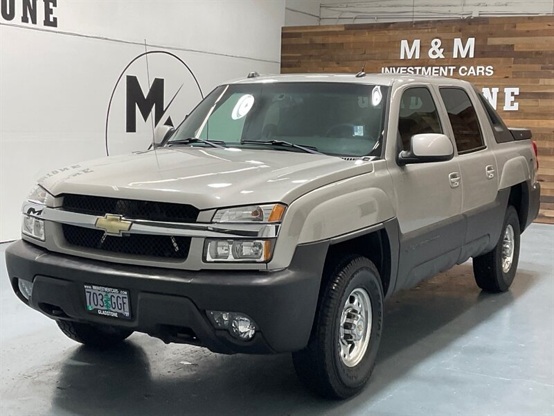 2004 Chevrolet Avalanche 2500 4X4 8.1L V8 / Sport Utility Pickup  / Leather heated Seats / Sunroof / NEW TIRES / ZERO RUST
