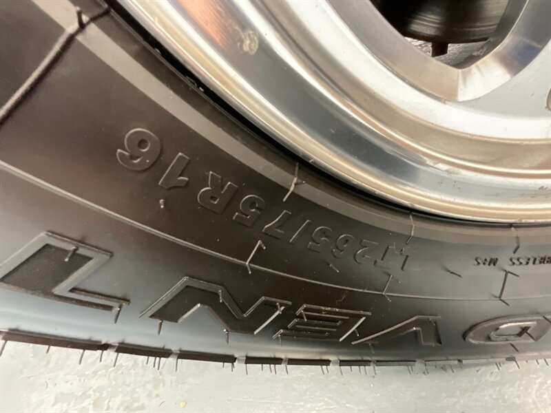 2004 Chevrolet Avalanche 2500 4X4 8.1L V8 / Sport Utility Pickup  / Leather heated Seats / Sunroof / NEW TIRES / ZERO RUST - Photo 44 - Gladstone, OR 97027