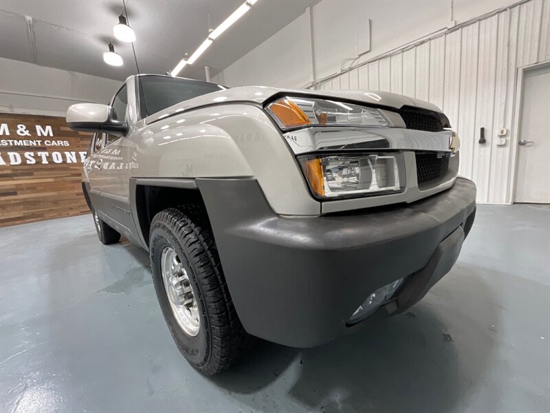 2004 Chevrolet Avalanche 2500 4X4 8.1L V8 / Sport Utility Pickup  / Leather heated Seats / Sunroof / NEW TIRES / ZERO RUST - Photo 54 - Gladstone, OR 97027