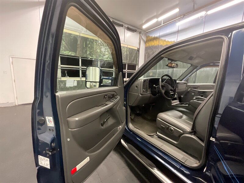 2006 Chevrolet Silverado 2500 LT Crew Cab 4X4 / 6.6L DURAMAX DIESEL / LBZ MOTOR  1-OWNER LOCAL TRUCK / RUST FREE / ONLY 87,000 MILES / SUPER CLEAN !!! - Photo 11 - Gladstone, OR 97027