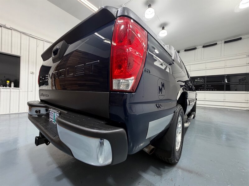2005 Chevrolet Avalanche 1500 LT SUV Pickup 4X4 / Leather / 57,000 MILES M /Leather w. Heated Seats / Sunroof / ZERO RUST - Photo 54 - Gladstone, OR 97027
