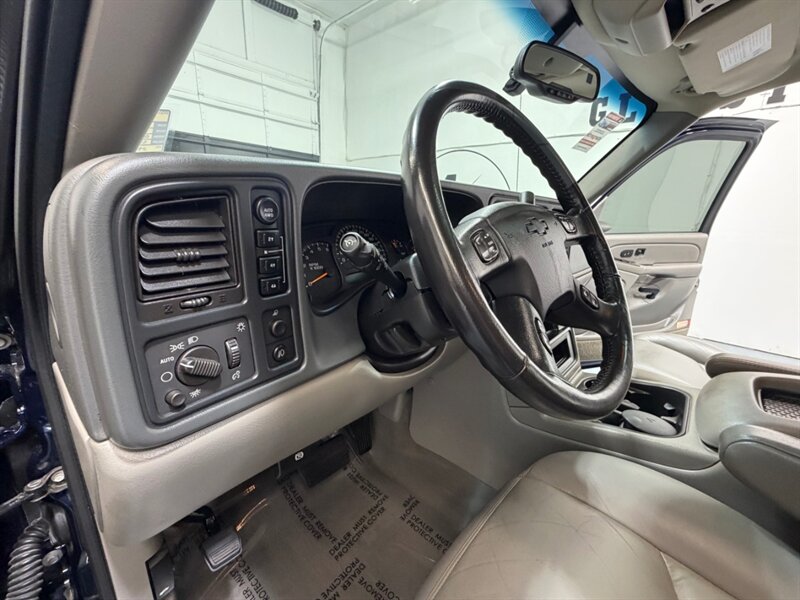 2005 Chevrolet Avalanche 1500 LT SUV Pickup 4X4 / Leather / 57,000 MILES M /Leather w. Heated Seats / Sunroof / ZERO RUST - Photo 38 - Gladstone, OR 97027