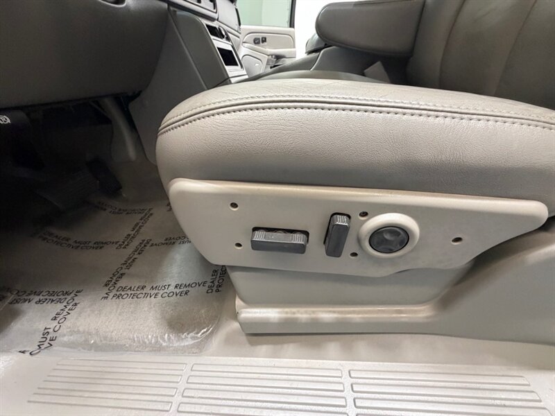 2005 Chevrolet Avalanche 1500 LT SUV Pickup 4X4 / Leather / 57,000 MILES M /Leather w. Heated Seats / Sunroof / ZERO RUST - Photo 35 - Gladstone, OR 97027