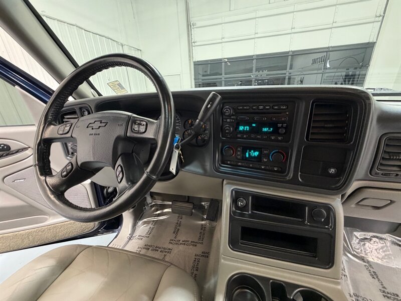 2005 Chevrolet Avalanche 1500 LT SUV Pickup 4X4 / Leather / 57,000 MILES M /Leather w. Heated Seats / Sunroof / ZERO RUST - Photo 15 - Gladstone, OR 97027