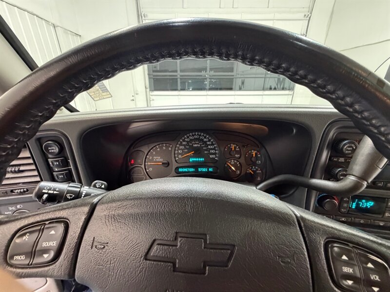 2005 Chevrolet Avalanche 1500 LT SUV Pickup 4X4 / Leather / 57,000 MILES M /Leather w. Heated Seats / Sunroof / ZERO RUST - Photo 42 - Gladstone, OR 97027