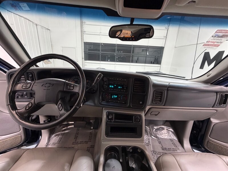 2005 Chevrolet Avalanche 1500 LT SUV Pickup 4X4 / Leather / 57,000 MILES M /Leather w. Heated Seats / Sunroof / ZERO RUST - Photo 41 - Gladstone, OR 97027