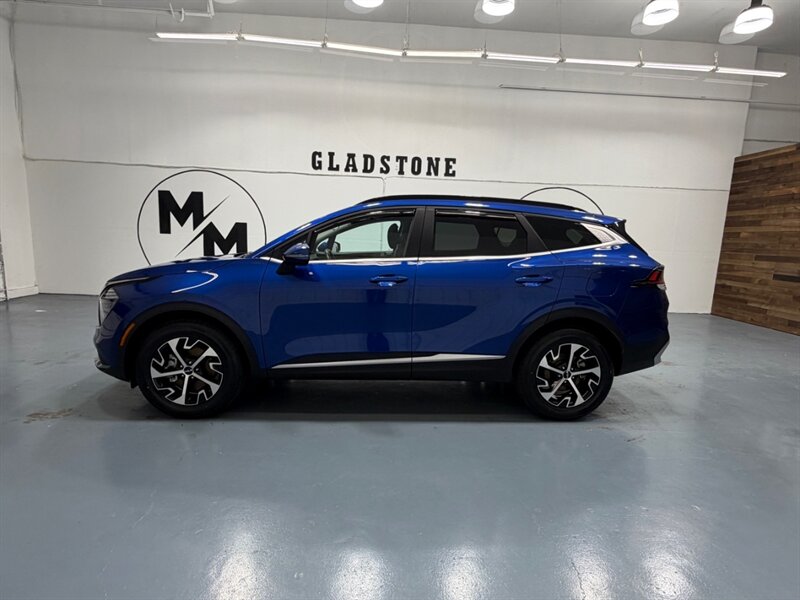 2025 Kia Sportage EX Sport Utility / AWD / 1-OWNER / NEW TIRES / 1-OWNER / Sunroof / Leather - Photo 3 - Gladstone, OR 97027