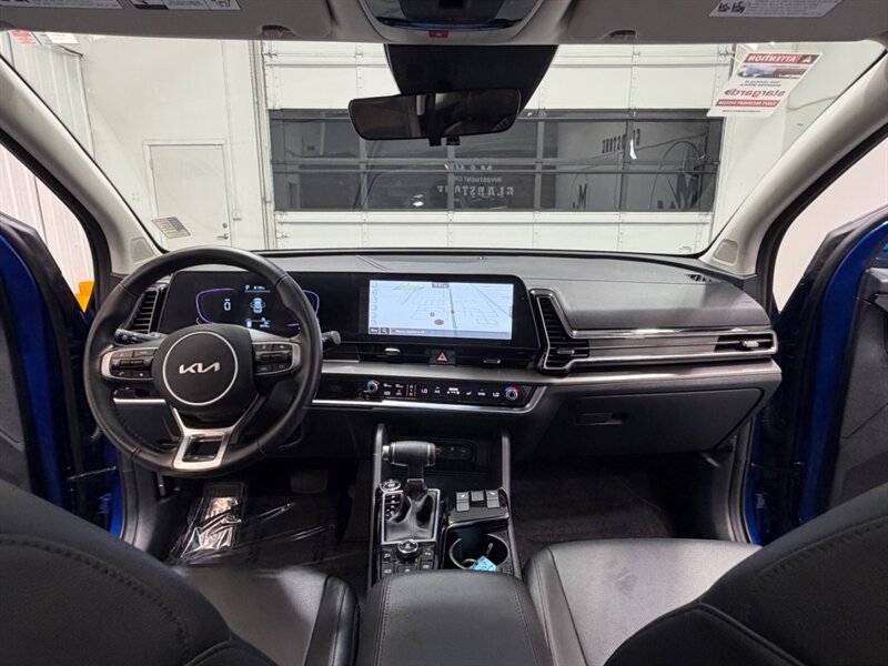 2025 Kia Sportage EX Sport Utility / AWD / 1-OWNER / NEW TIRES / 1-OWNER / Sunroof / Leather - Photo 15 - Gladstone, OR 97027