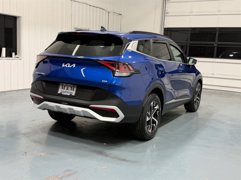 2025 Kia Sportage EX Sport Utility / AWD / 1-OWNER / NEW TIRES / 1-OWNER / Sunroof / Leather - Photo 8 - Gladstone, OR 97027