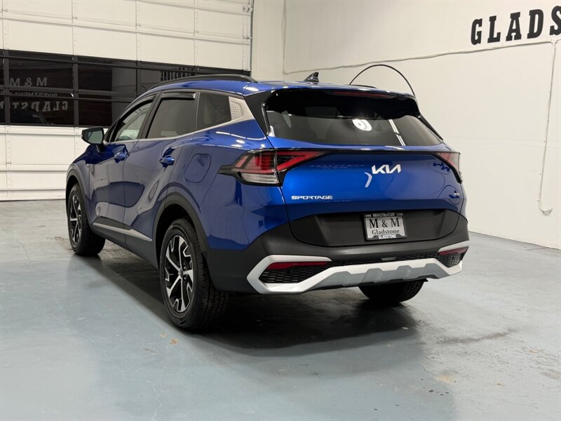 2025 Kia Sportage EX Sport Utility / AWD / 1-OWNER / NEW TIRES / 1-OWNER / Sunroof / Leather - Photo 7 - Gladstone, OR 97027