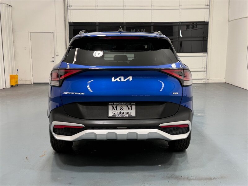 2025 Kia Sportage EX Sport Utility / AWD / 1-OWNER / NEW TIRES / 1-OWNER / Sunroof / Leather - Photo 6 - Gladstone, OR 97027