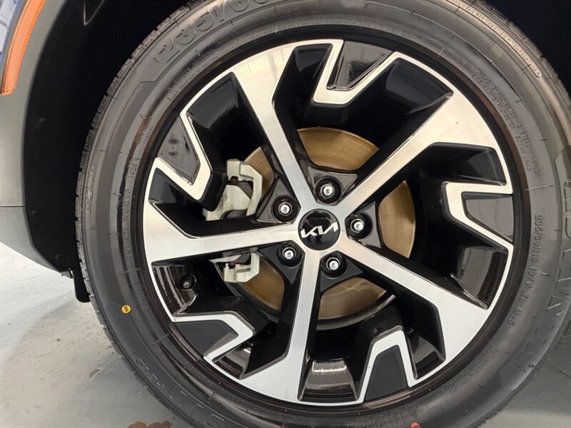2025 Kia Sportage EX Sport Utility / AWD / 1-OWNER / NEW TIRES / 1-OWNER / Sunroof / Leather - Photo 57 - Gladstone, OR 97027