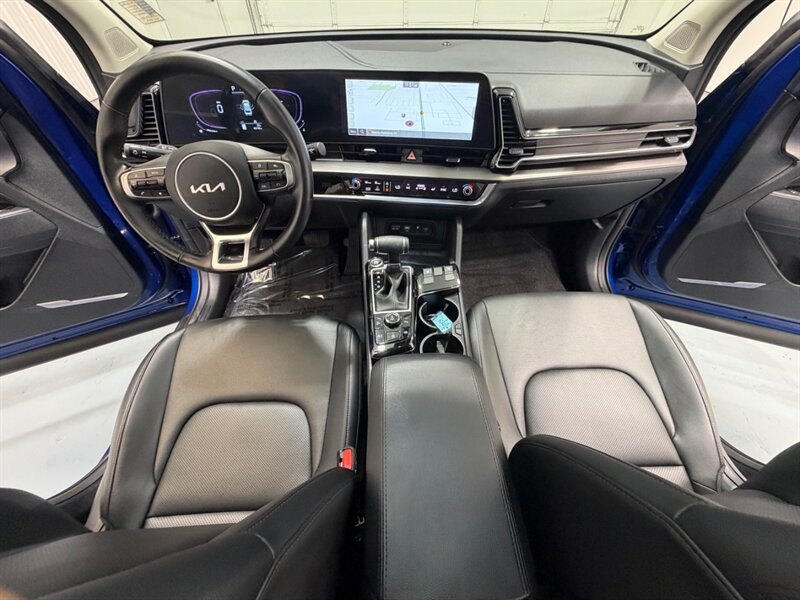 2025 Kia Sportage EX Sport Utility / AWD / 1-OWNER / NEW TIRES / 1-OWNER / Sunroof / Leather - Photo 14 - Gladstone, OR 97027