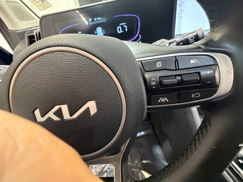 2025 Kia Sportage EX Sport Utility / AWD / 1-OWNER / NEW TIRES / 1-OWNER / Sunroof / Leather - Photo 55 - Gladstone, OR 97027